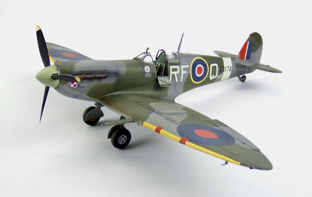 452728326_FinishedSpitfireMkVfrntupperprt..thumb.jpeg.e714762fc7e2d69a84778ba6b35ac6c6.jpeg