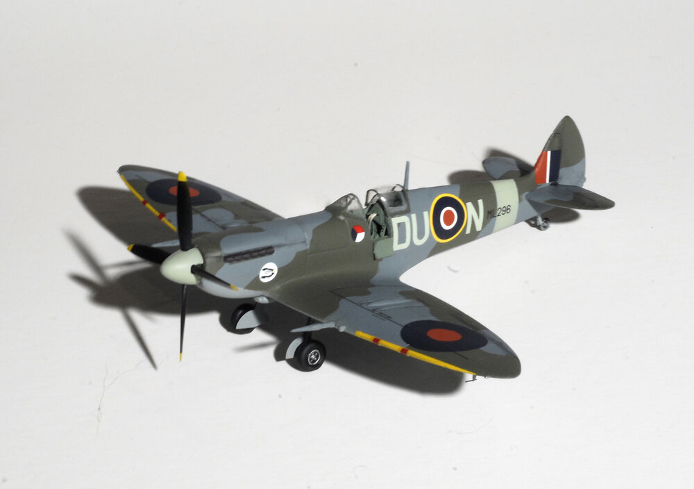 Matchbox Spitfire Mk IX 011cc.jpg