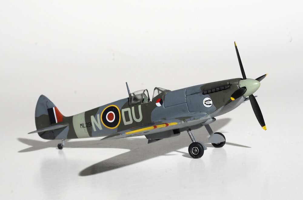 Matchbox Spitfire Mk IX 007cc.jpg