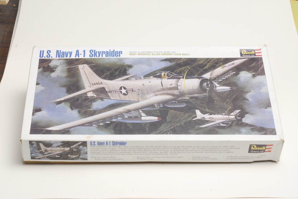 Revell A-1H 1-40 scale 006.JPG