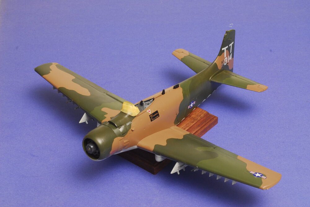 Revell A-1H 1-40 scale 002.JPG