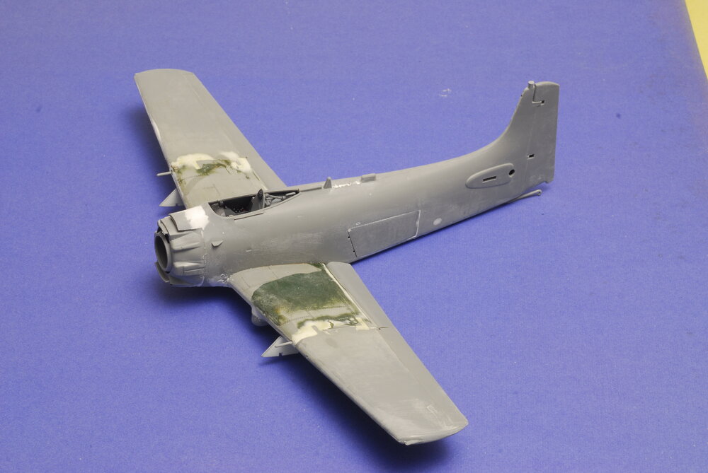 Revell A-1H 1-40 scale 001.JPG