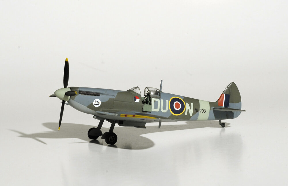 Matchbox Spitfire Mk IX 002cc.jpg