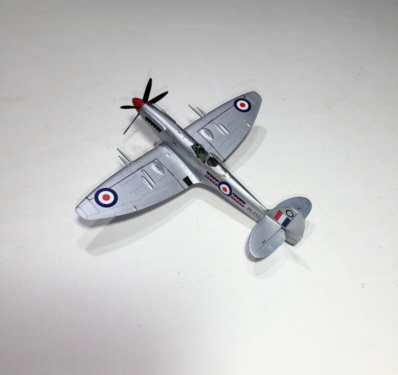 Airfix 72nd Spitfire F Mk 22-24 1.jpg