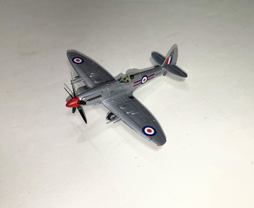 Airfix 72nd Spitfire F Mk 22-24 2.jpg