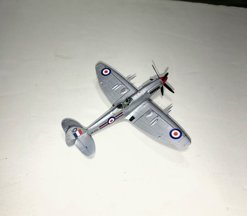 Airfix 72nd Spitfire F Mk 22-24 3.jpg