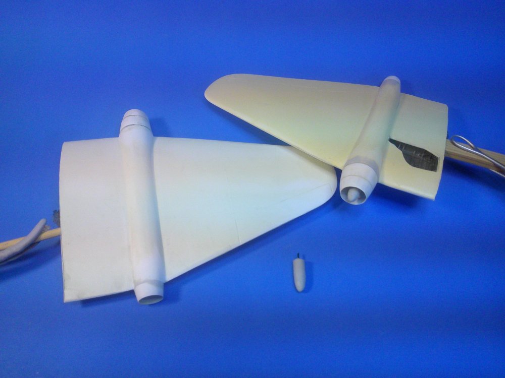 Intakeandexhaustfairingsandshockconesadded.thumb.JPG.5a4aca69d56ef342cc0e8e0e8bd9a0bd.JPG